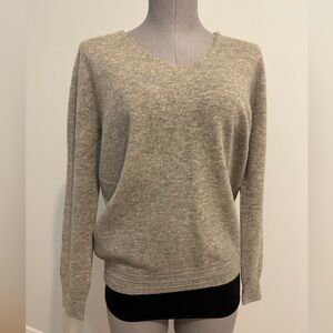 100% Mongolian Cashmere V-Neck Sweater - Light Gray. Size Medium